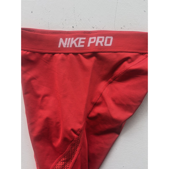 Nike Leggings Women M Red HyperCool Dri-Fit Training Capri Athleisure 725614-657 - Picture 6 of 6